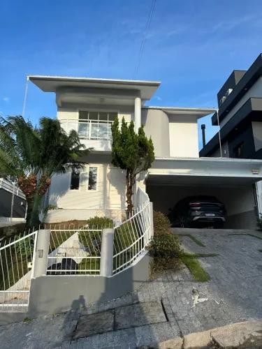 Casa, 3 quartos, 215 m² - Foto 1